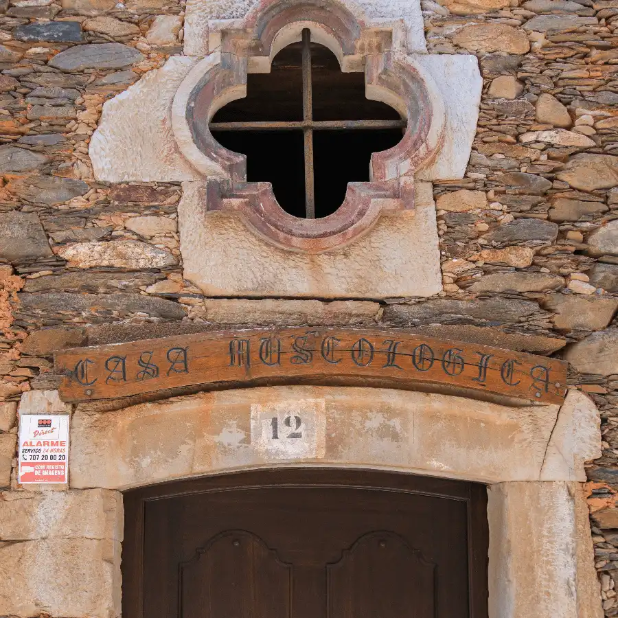 Edificio de piedra con encanto en el corazón de la Serra da Estrela.