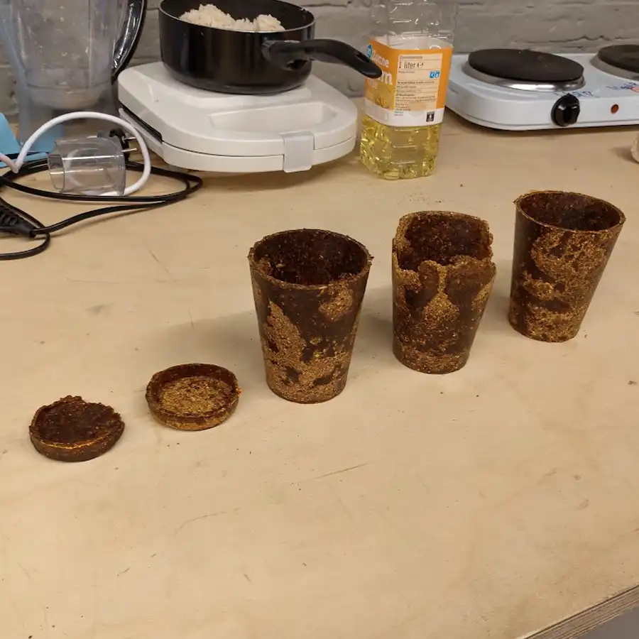 Mañana tranquila: café recién hecho en un ambiente rural y acogedor.