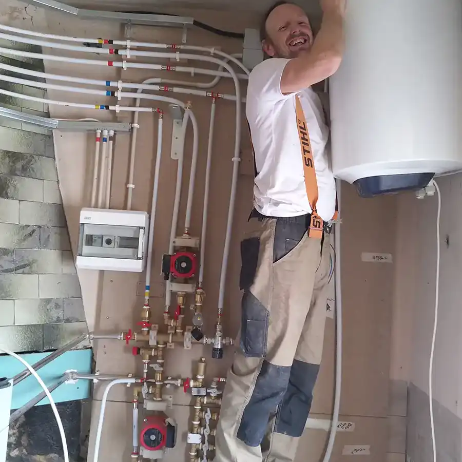 Frank in actie: opbouw en onderhoud aan de verwarmingsinstallatie.