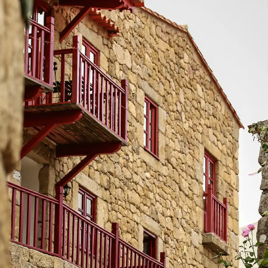 Alojamento rural de xisto na Serra da Estrela, refúgio tranquilo na natureza.