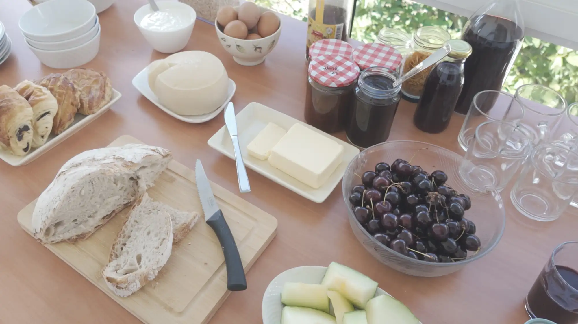 Refeição campestre e farta, perfeita para desfrutar na Serra da Estrela.